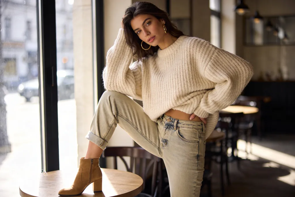 15 Outfit Mom Jeans Claros: Effortless Chic Looks