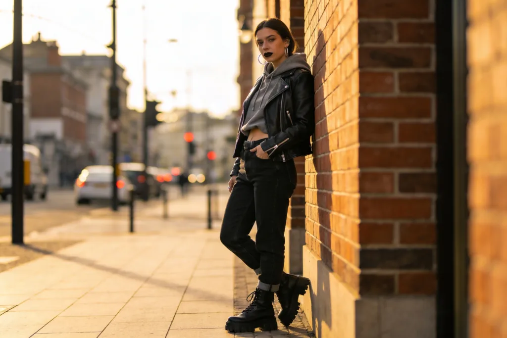 15 Black Mom Jeans Outfit Aesthetic: Chic, Effortless Looks