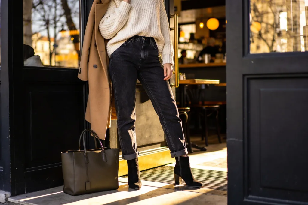 15 Mom Jeans and Boots Outfit Ideas to Try Now