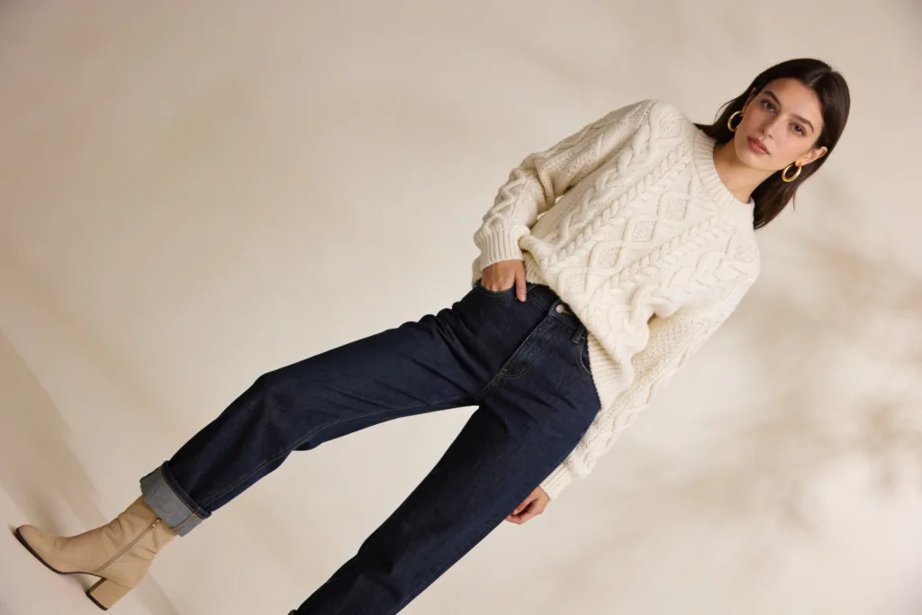 17 Dark Blue Mom Jeans Outfit: Chic & Cozy Looks
