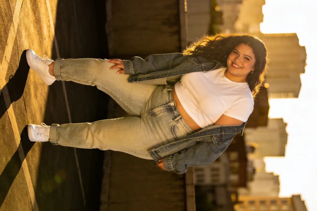 13 Curvy Mom Jeans Outfit: Chic Week Looks