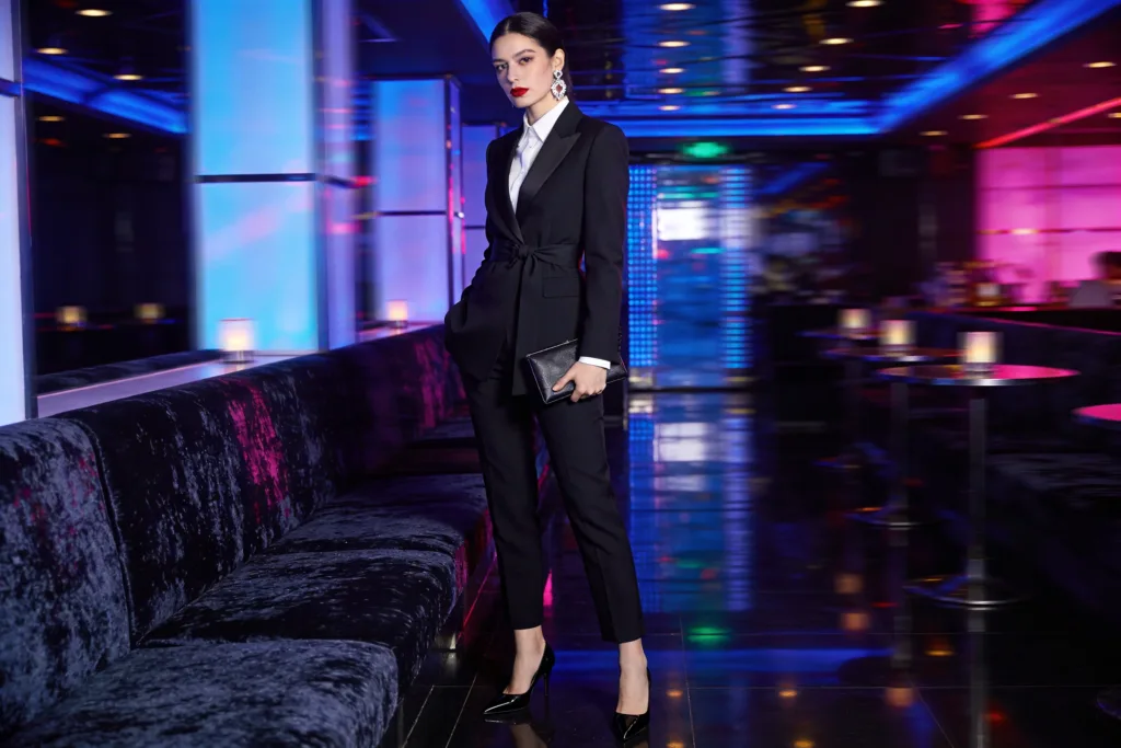 13 Black and White Outfits Party Night: Bold Looks for Night Fun