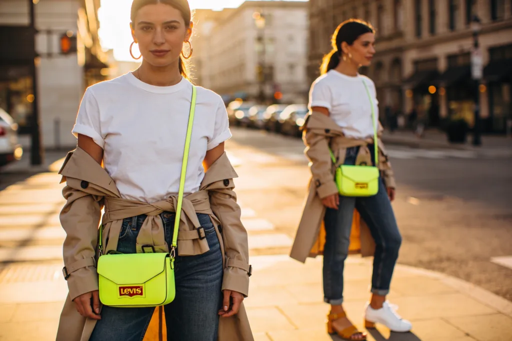 15 Levis Mom Jeans Outfit: Chic Looks You’Ll Love